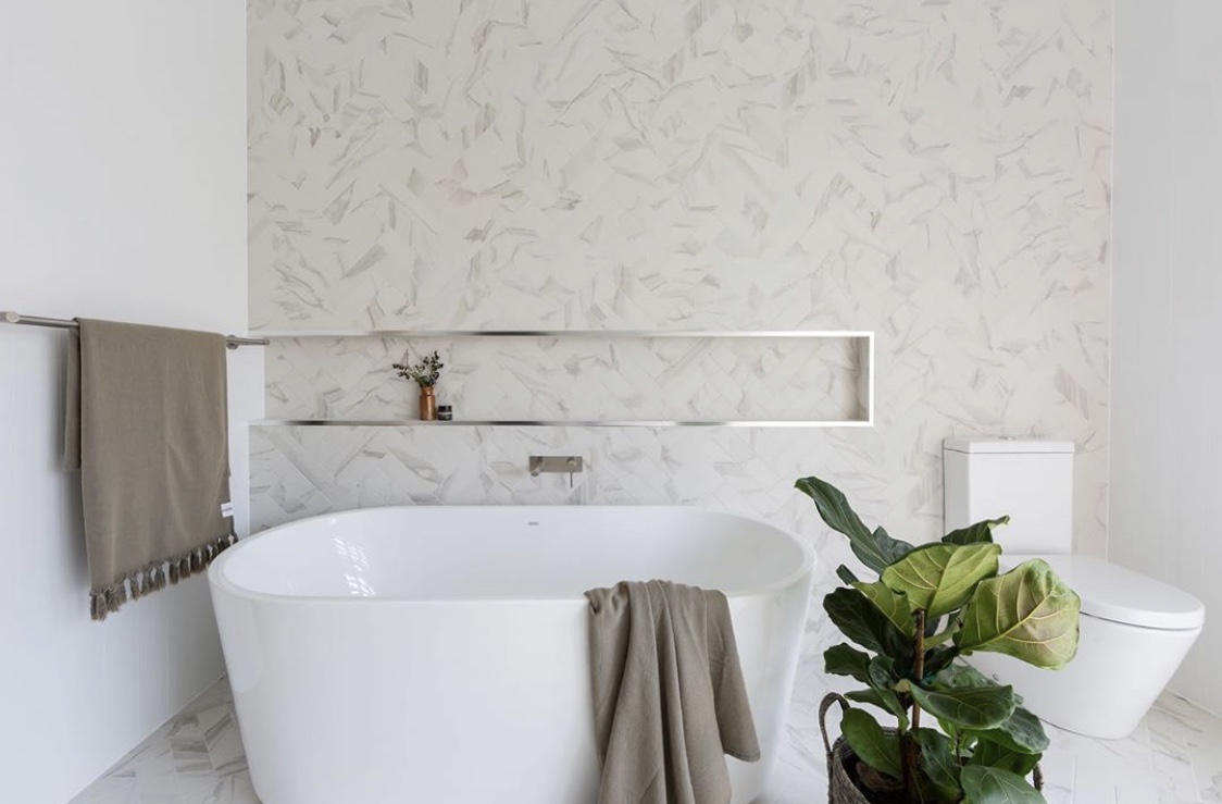 White Bathroom bathtub with Warmtech Inscreed heating system