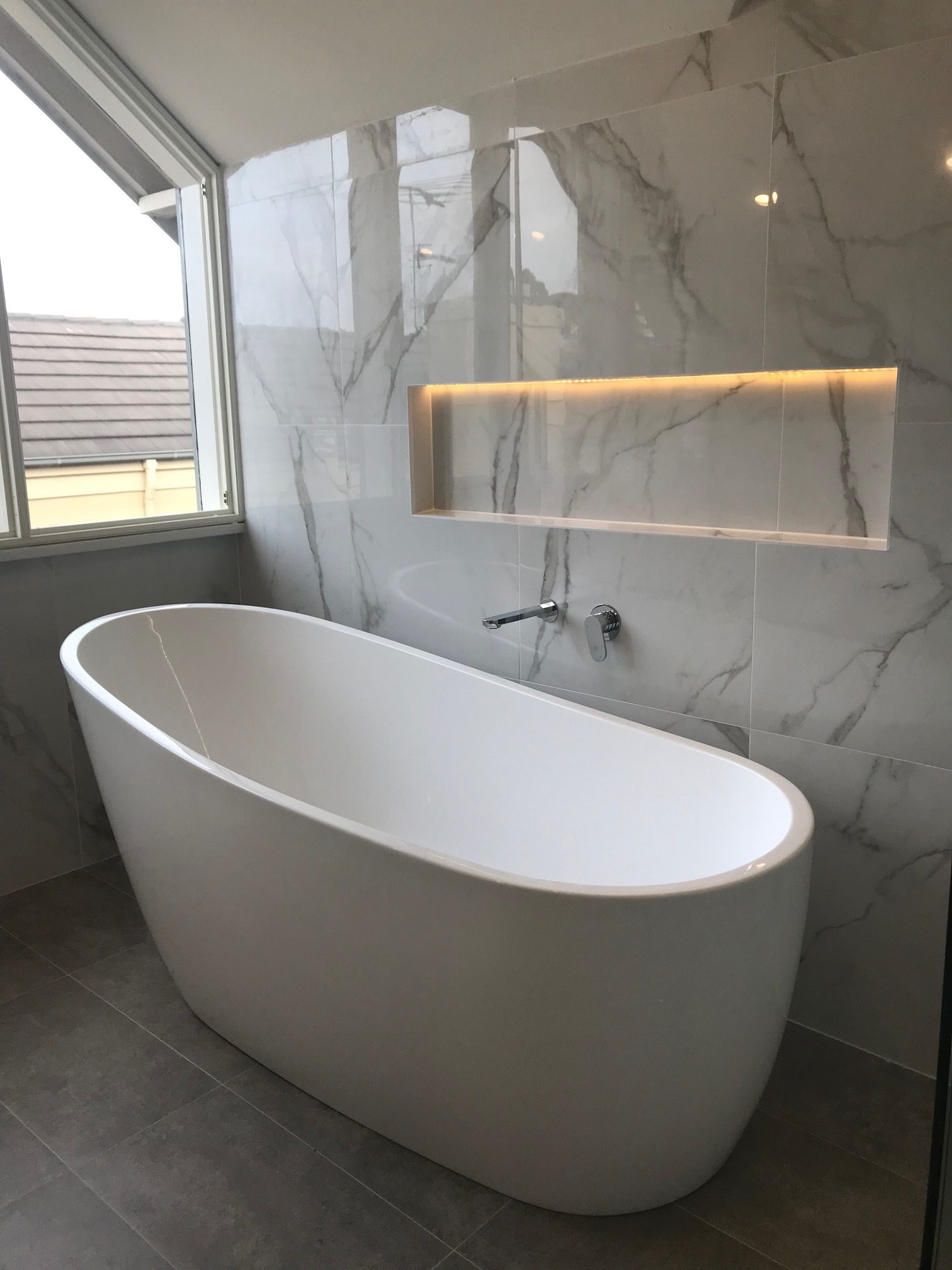 White Marble bathtub with Warmtech Inscreed heating system